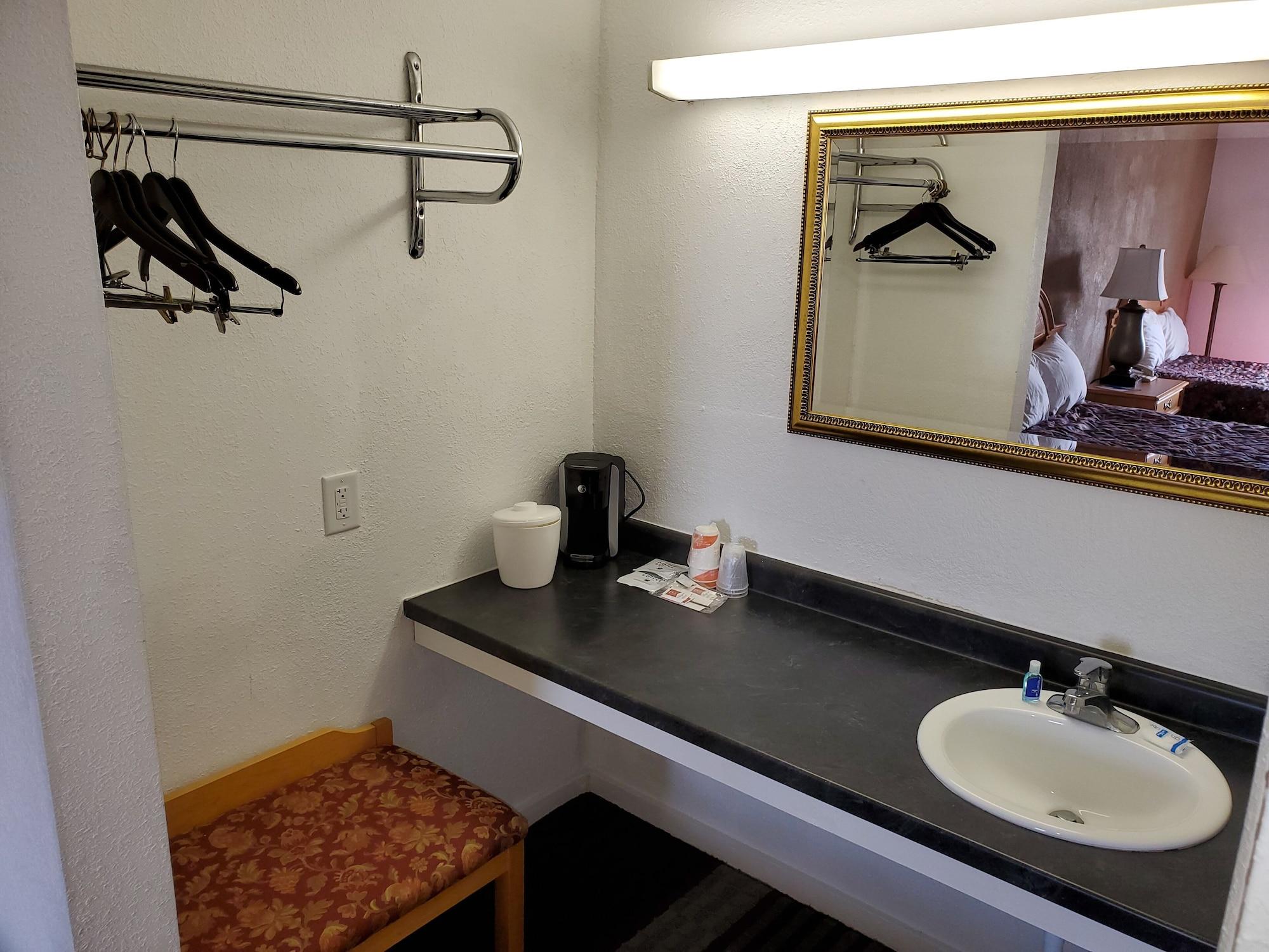 Rodeway Inn Brazil エクステリア 写真