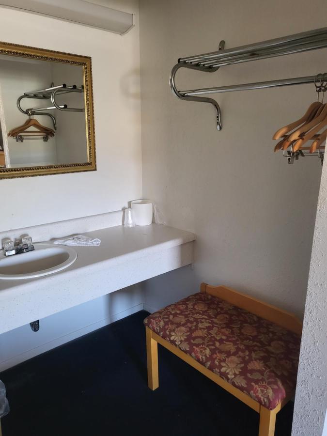 Rodeway Inn Brazil エクステリア 写真