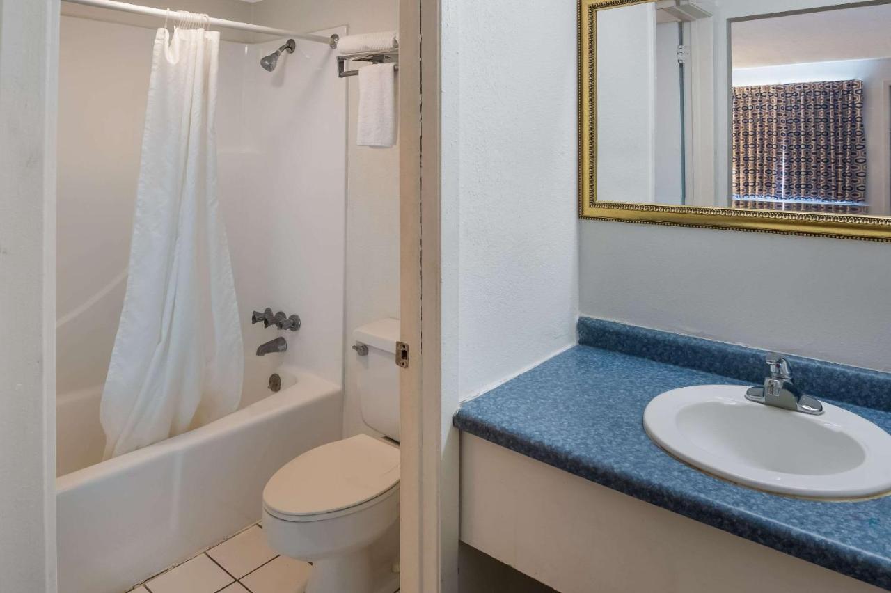 Rodeway Inn Brazil エクステリア 写真